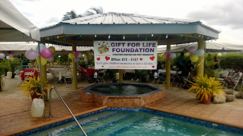 pool_side_view