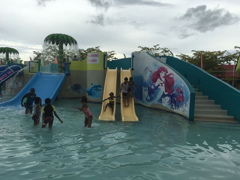 Gift For Life Foundation encourages children to play at water park
